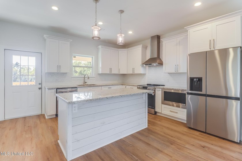 Experience coastal living with this new home that's just a 1/4 - photo 15