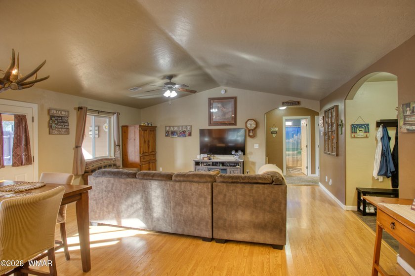 MOTIVATED SELLER!! Welcome to your Four Seasons retreat in - photo 4