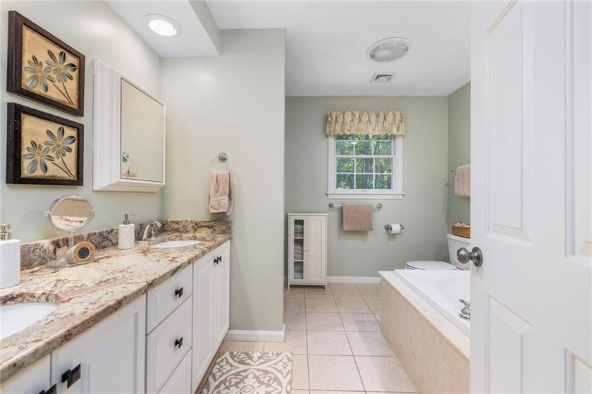 Beautifully maintained one owner home in Prides Crossing. This - photo 25