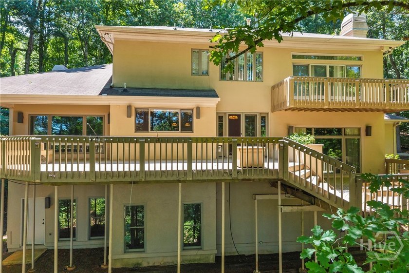 Nestled in the prestigious River Oaks community along the North - photo 5