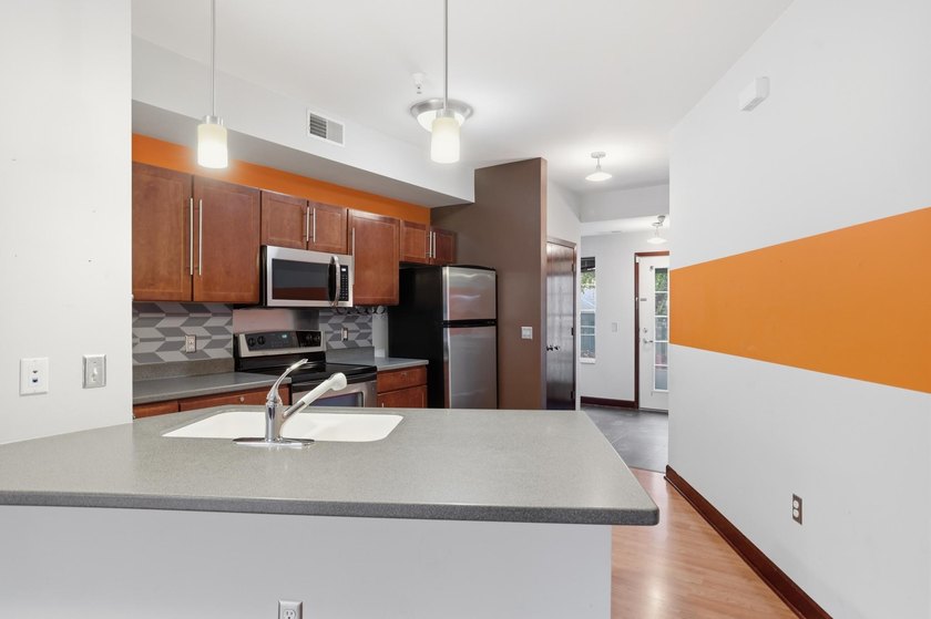 Welcome to this beautifully maintained 1-bedroom, 1-bath - photo 7