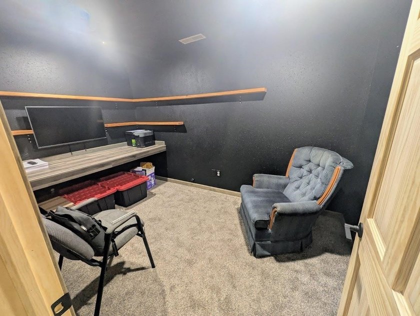 Nestled in a quiet neighborhood, this freshly remodeled 3 - photo 18