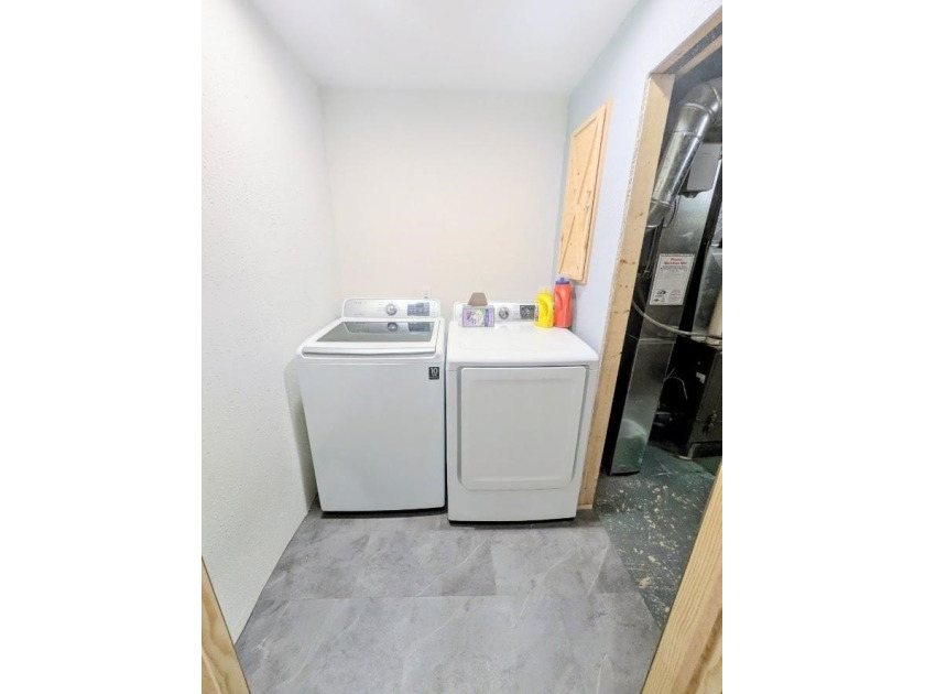 Nestled in a quiet neighborhood, this freshly remodeled 3 - photo 20