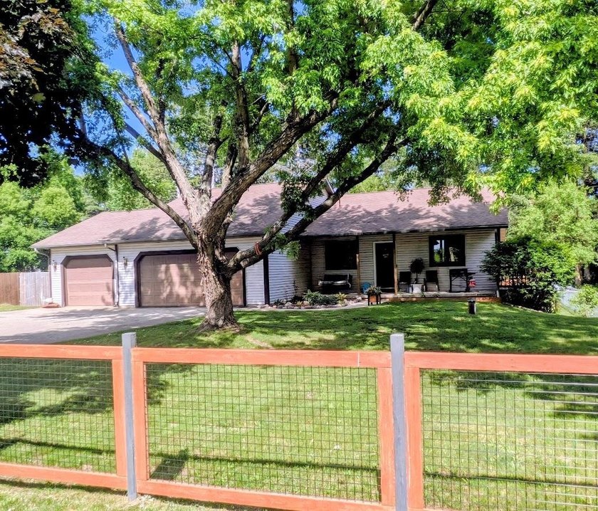 Nestled in a quiet neighborhood, this freshly remodeled 3 - photo 36
