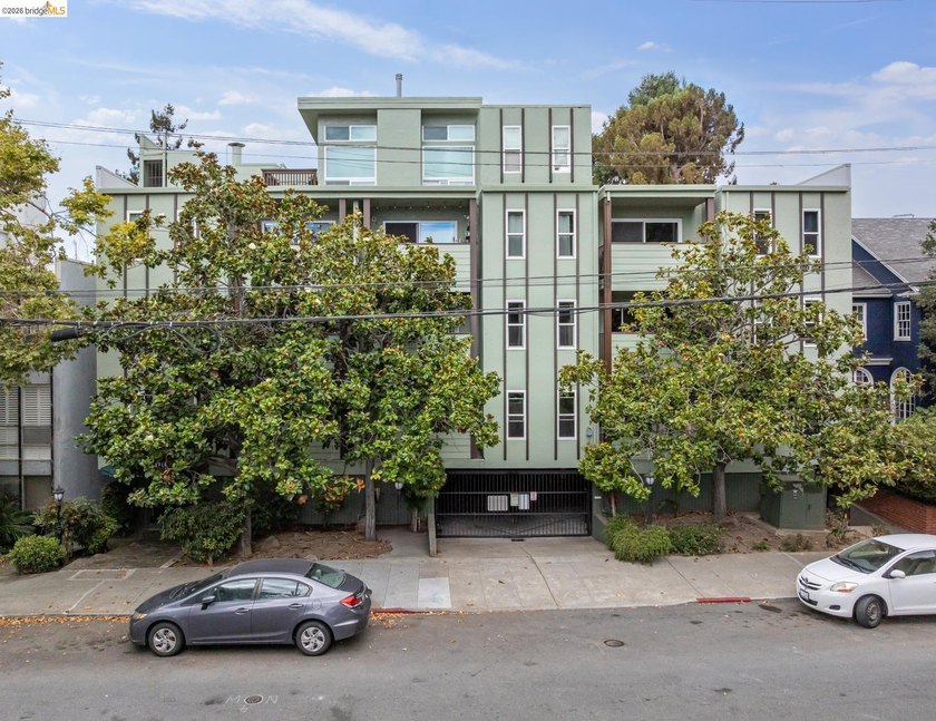 Welcome to 199 Montecito Ave. A lovely condominium home - photo 30