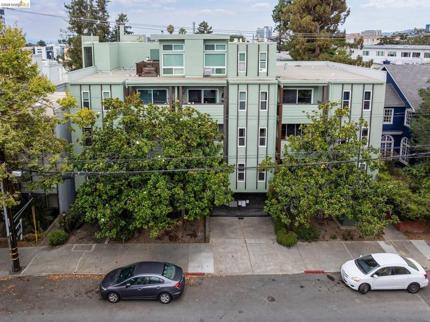 Welcome to 199 Montecito Ave. A lovely condominium home - photo 31