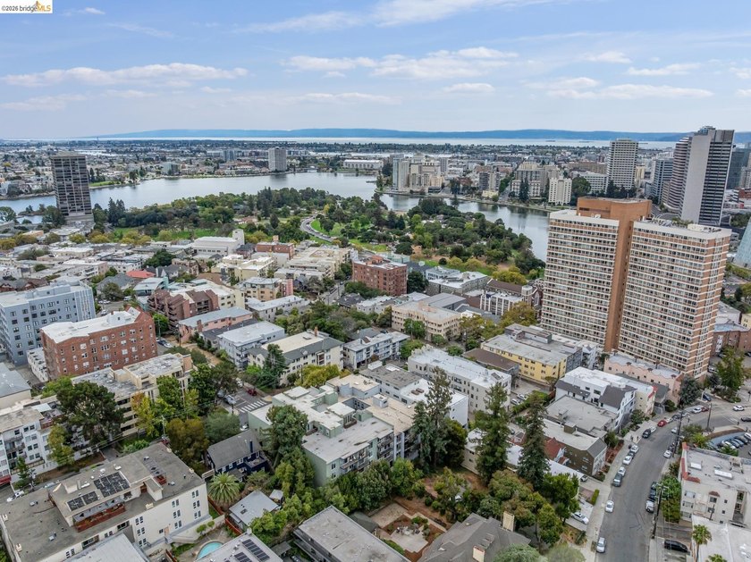 Welcome to 199 Montecito Ave. A lovely condominium home - photo 40