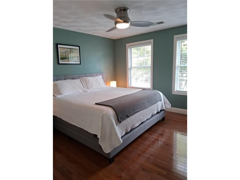 Immaculately maintained by the original owner, this 4 / 5 - photo 14