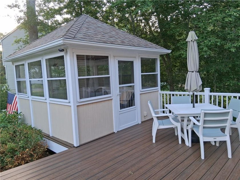 Immaculately maintained by the original owner, this 4 / 5 - photo 27