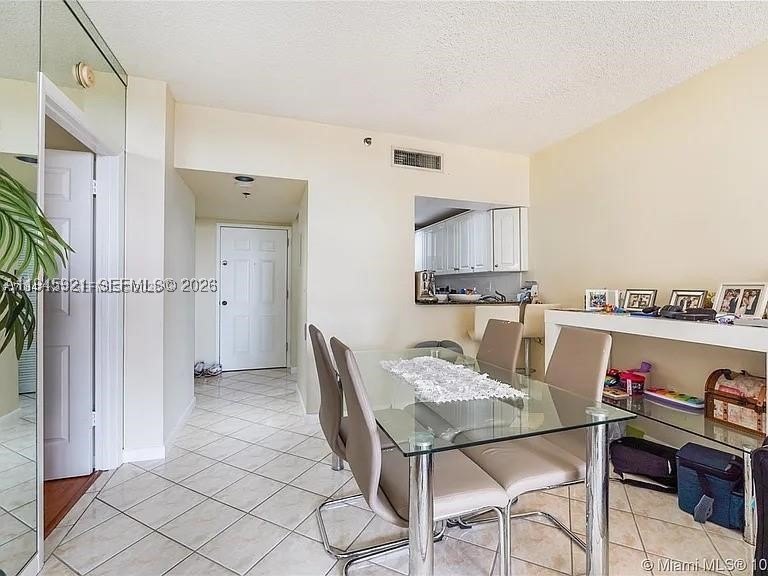 LARGEST 1 bedroom Balcony on Brickell key with beautiful pool - photo 14