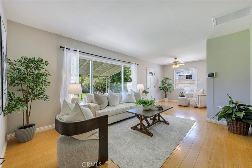Welcome home to this beautifully well-maintained single-story - photo 4