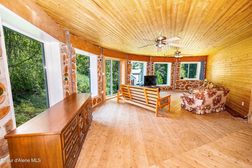 Tucked along 180 feet of Granite Creek frontage, this rare 1 - photo 11