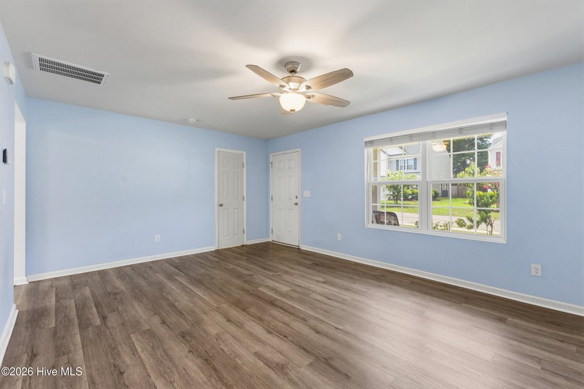 **MOTIVATED SELLER** Located in the desirable Myrtle Grove! Less - photo 11