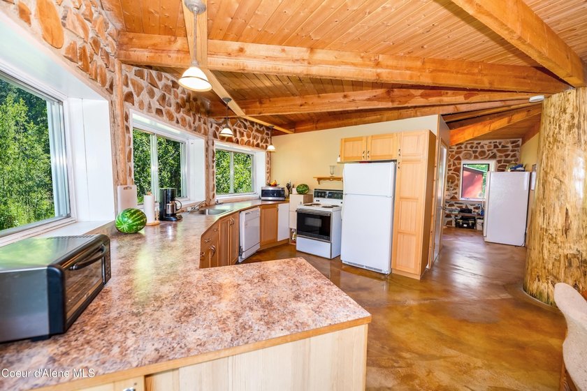 Tucked along 180 feet of Granite Creek frontage, this rare 1 - photo 12