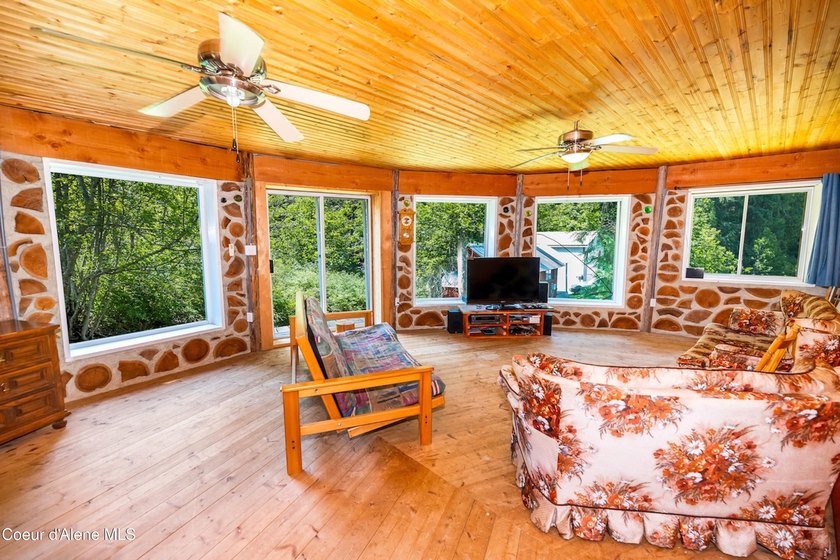 Tucked along 180 feet of Granite Creek frontage, this rare 1 - photo 16