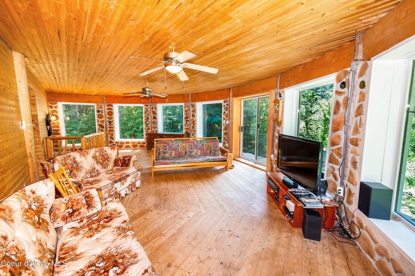 Tucked along 180 feet of Granite Creek frontage, this rare 1 - photo 17