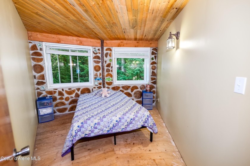 Tucked along 180 feet of Granite Creek frontage, this rare 1 - photo 23