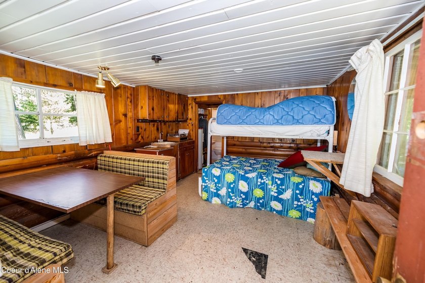 Tucked along 180 feet of Granite Creek frontage, this rare 1 - photo 28