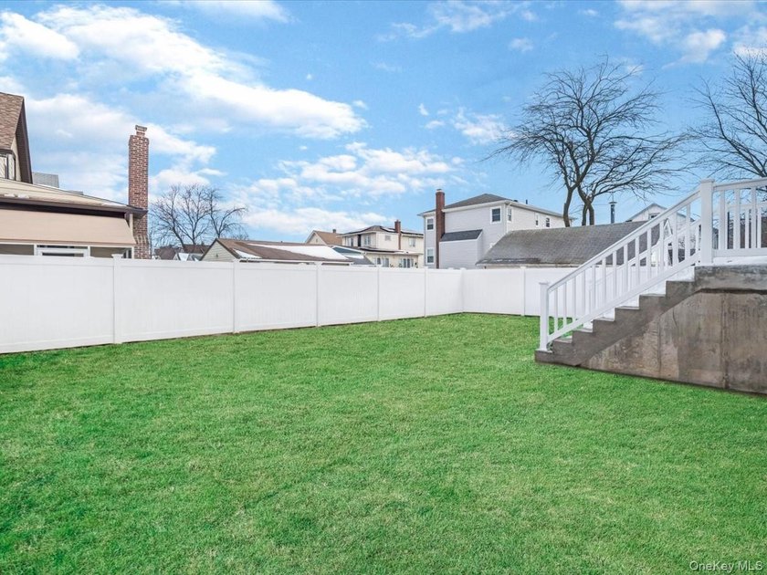 Welcome to 42 Williamson Street, a beautiful new construction - photo 26