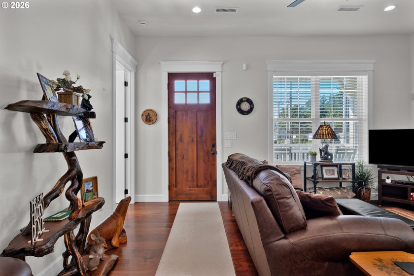 *Available Fully Furnished* 5 Bed 3 Bath residence. Here is your - photo 6