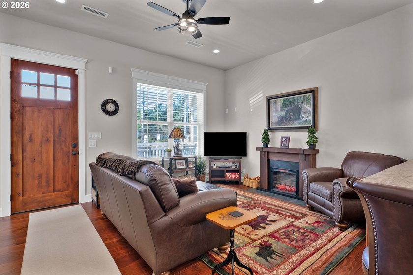 *Available Fully Furnished* 5 Bed 3 Bath residence. Here is your - photo 7