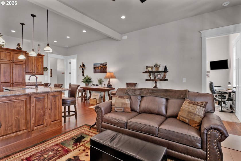 *Available Fully Furnished* 5 Bed 3 Bath residence. Here is your - photo 9