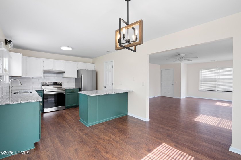 Welcome home to this tastefully renovated quaint ranch-style - photo 12