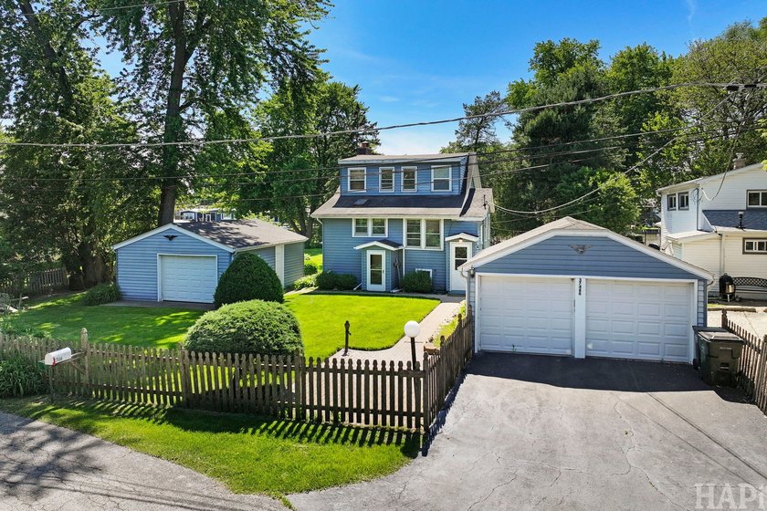 Welcome to your charming waterfront retreat on Nippersink Creek! - photo 2