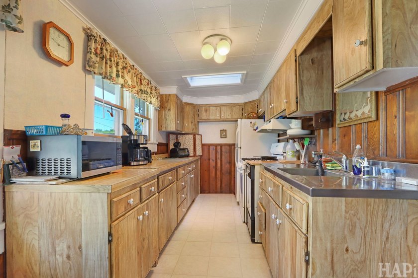 Welcome to your charming waterfront retreat on Nippersink Creek! - photo 3