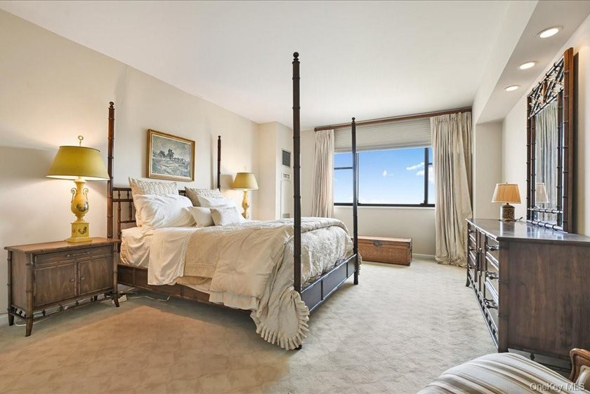 ENJOY INCREDIBLE LOCATION, VIEWS AND RENOVATION! HARD TO FIND! - photo 24