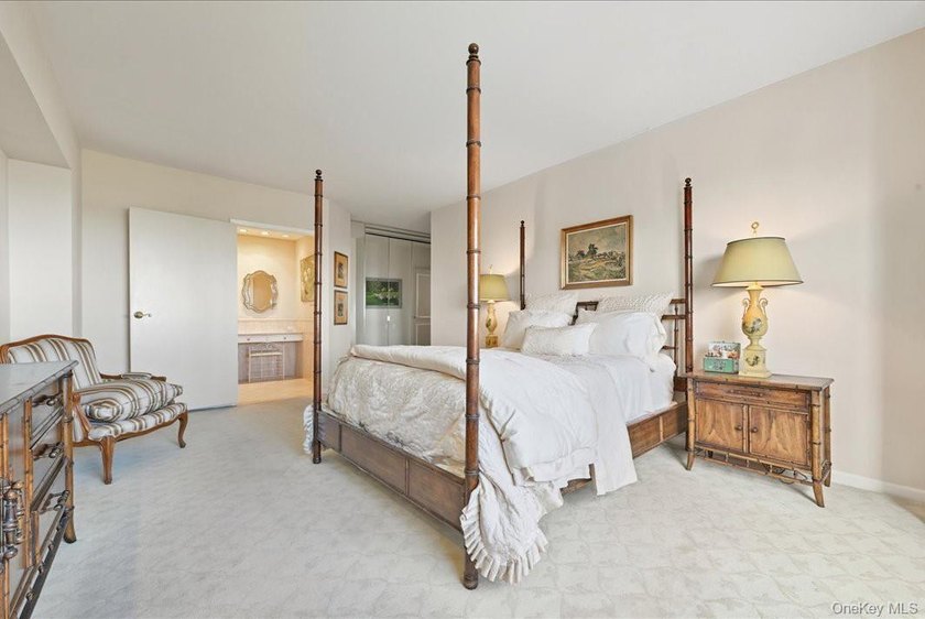 ENJOY INCREDIBLE LOCATION, VIEWS AND RENOVATION! HARD TO FIND! - photo 25