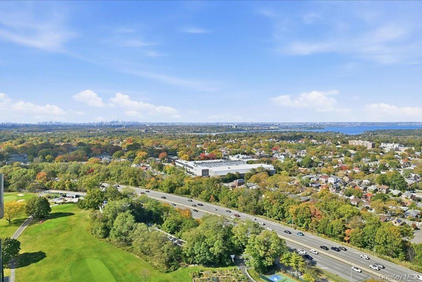 ENJOY INCREDIBLE LOCATION, VIEWS AND RENOVATION! HARD TO FIND! - photo 29
