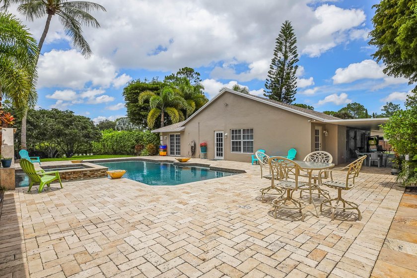 This fantastic pool home can now be yours. This CBS 3/2.5 plus - photo 32