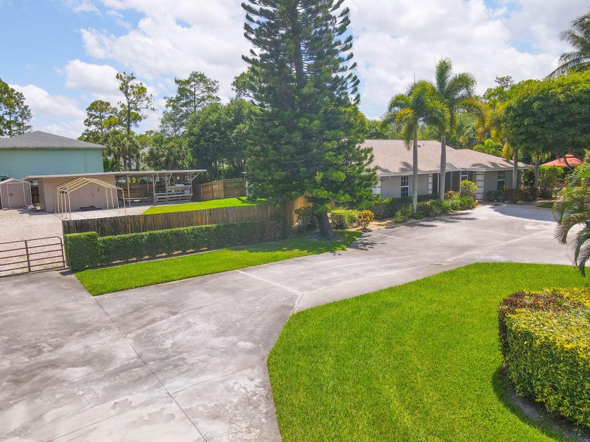 This fantastic pool home can now be yours. This CBS 3/2.5 plus - photo 45