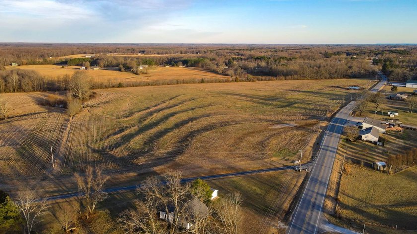 This stunning property features more than 1,300 feet of frontage - photo 10