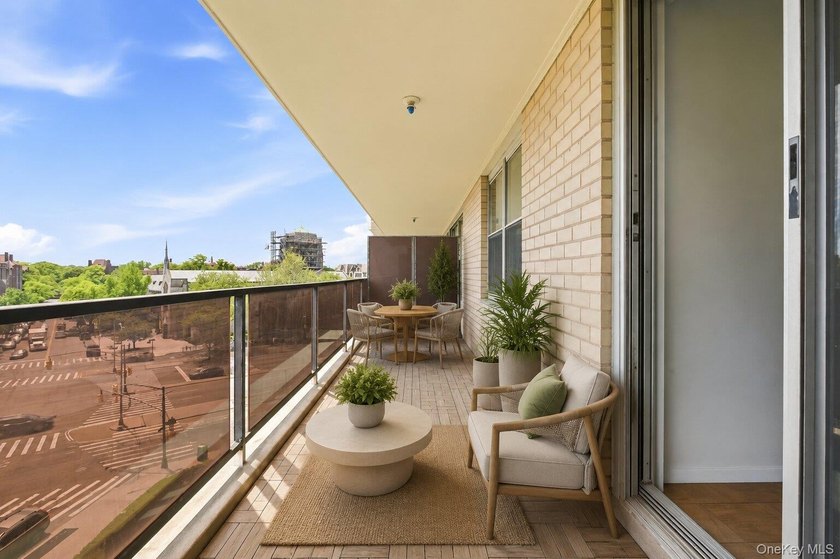 Big Terrace, Bigger Potential at the Kennedy House! Welcome to - photo 13