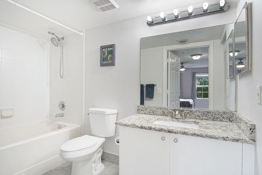Welcome to this charming 3-bedroom, 2-bathroom with a GARAGE - photo 14