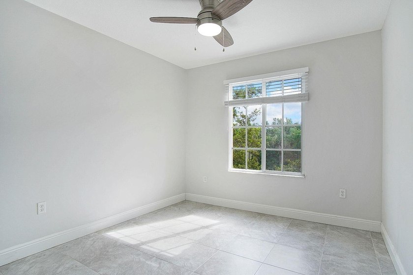 Welcome to this charming 3-bedroom, 2-bathroom with a GARAGE - photo 16