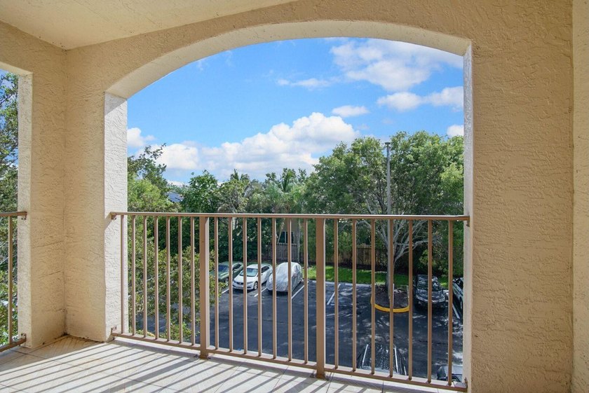 Welcome to this charming 3-bedroom, 2-bathroom with a GARAGE - photo 19
