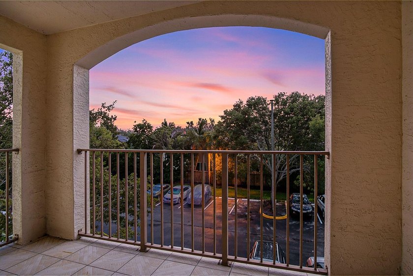 Welcome to this charming 3-bedroom, 2-bathroom with a GARAGE - photo 20