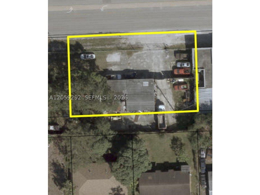 This Awesome property is located on a huge vacant lot. Premier - photo 2