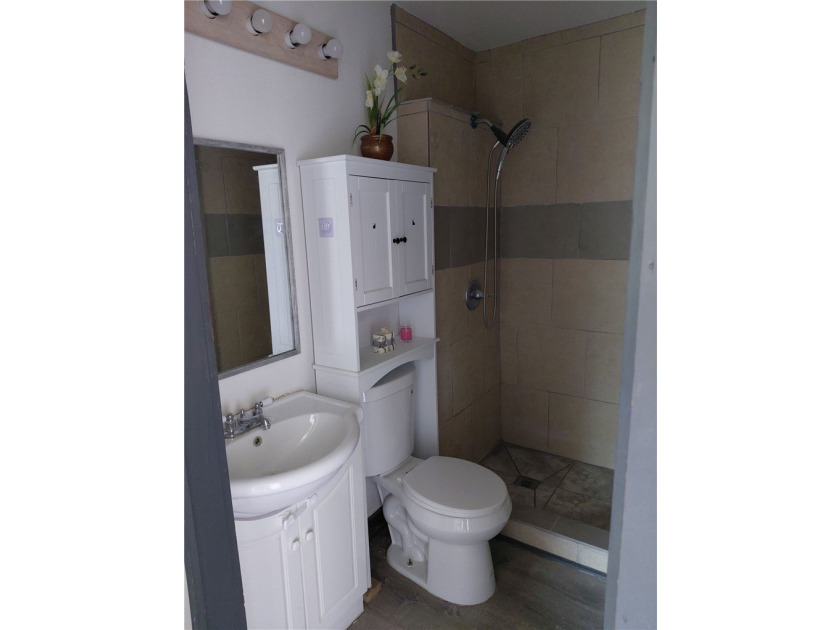 Make this warm, cozy, two bedroom, one-bath, with a study/den - photo 11