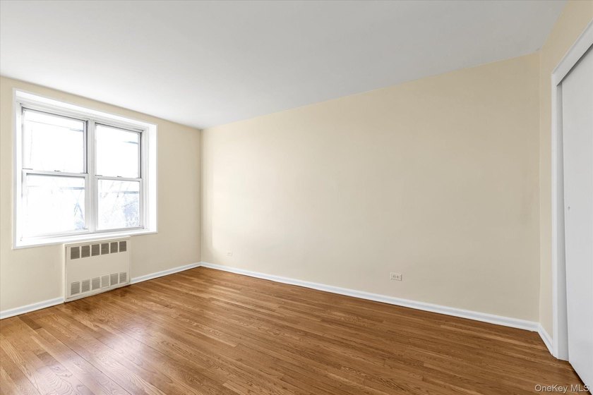 Very Sunny and Spacious Corner Apartment in the Exclusive - photo 12