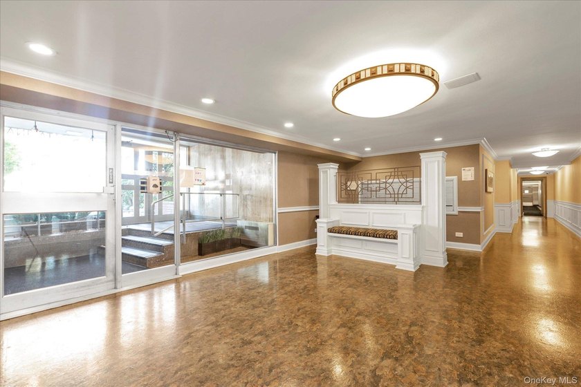Very Sunny and Spacious Corner Apartment in the Exclusive - photo 15