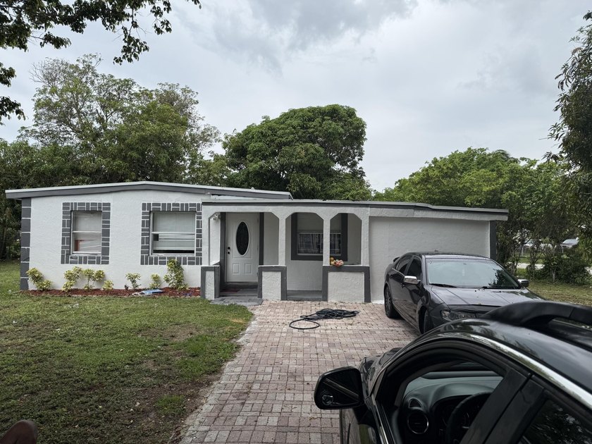 Don't miss this beautifully renovated, centrally located - photo 15