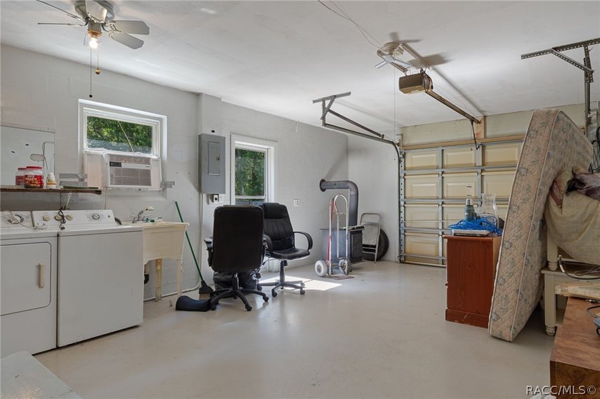 Nestled on approximately 1.6 acres in Homosassa, this charming - photo 20