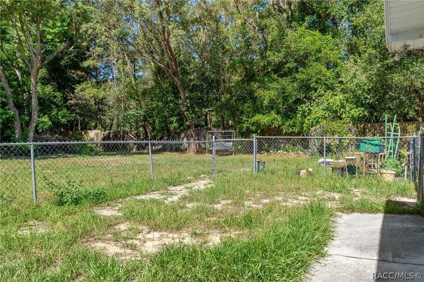 Nestled on approximately 1.6 acres in Homosassa, this charming - photo 25