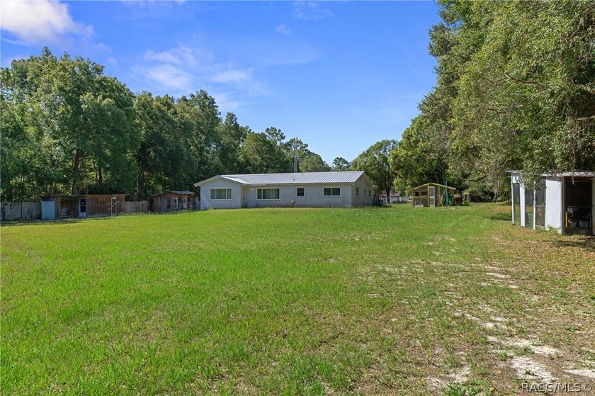 Nestled on approximately 1.6 acres in Homosassa, this charming - photo 28