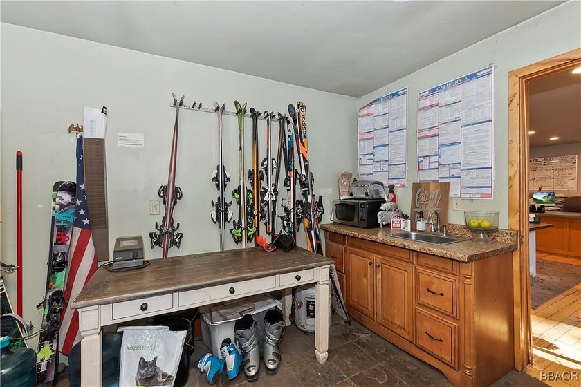 PRIME COMMERCIAL OPPORTUNITY IN BIG BEAR LAKE! Three commercial - photo 11