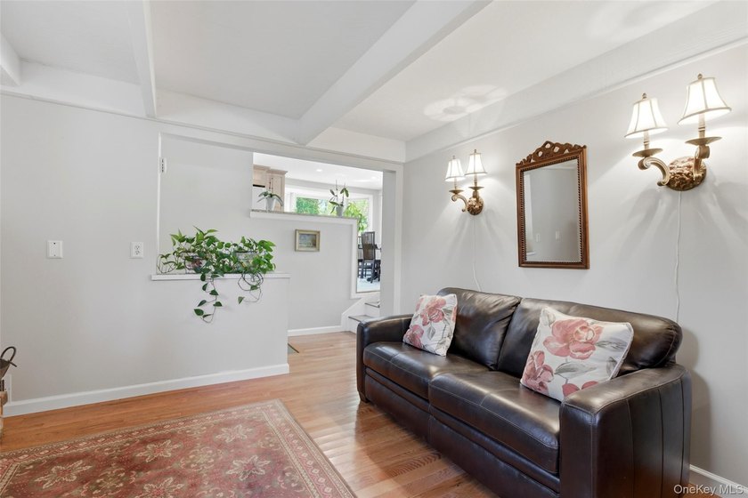 Welcome to 26 Woodchuck Lane in Setauket, located in the highly - photo 18
